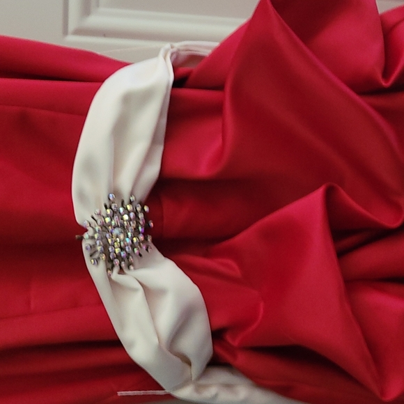 Morgan & Co. Strapless Prom Dress - Picture 2 of 11